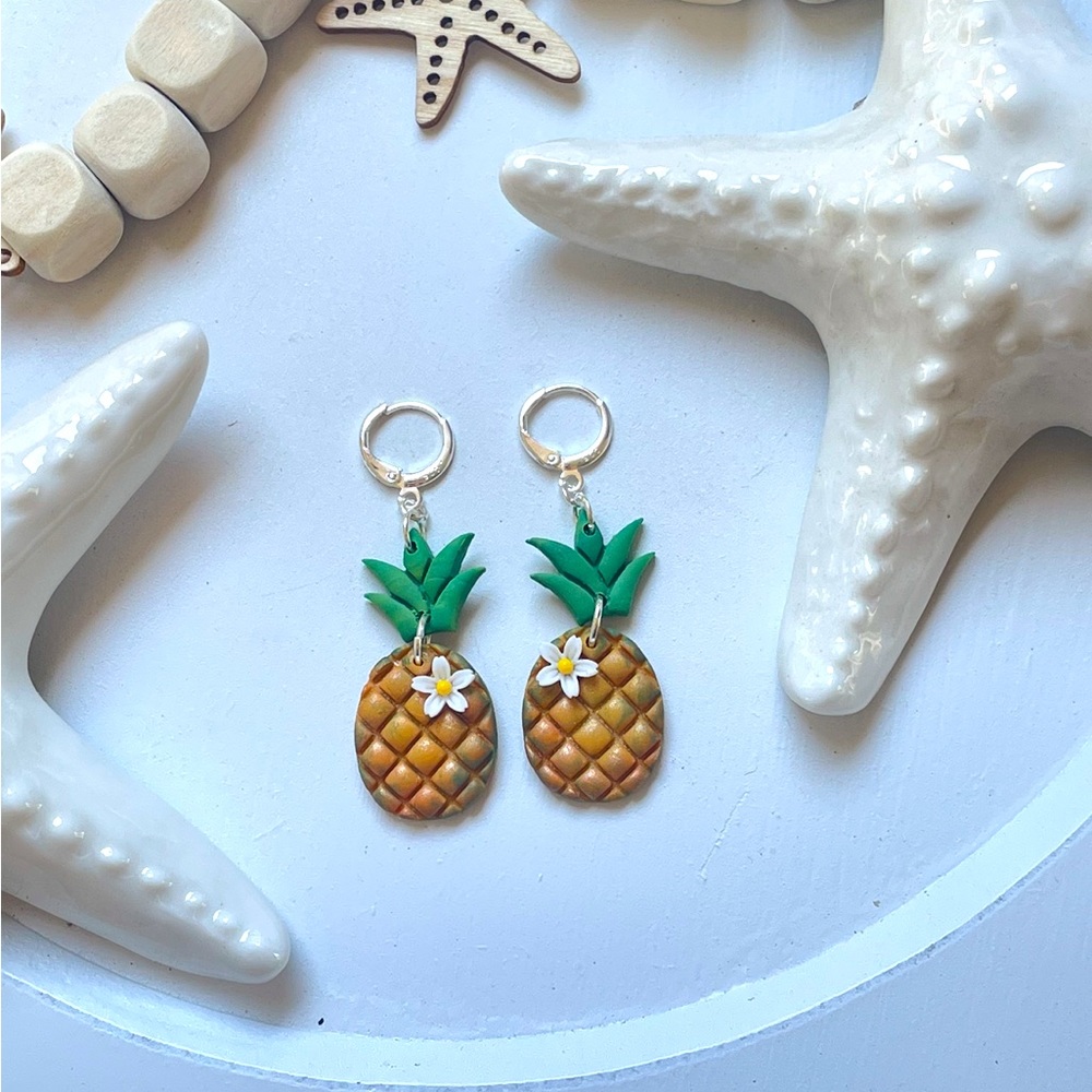 Princess pineapple dangle earrings